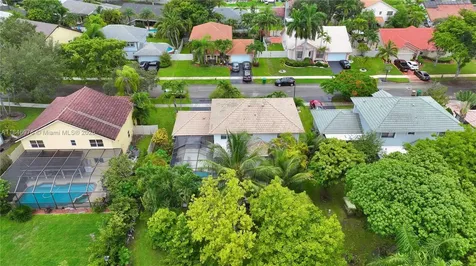 810 Greenbriar Avenue Davie FL 33325