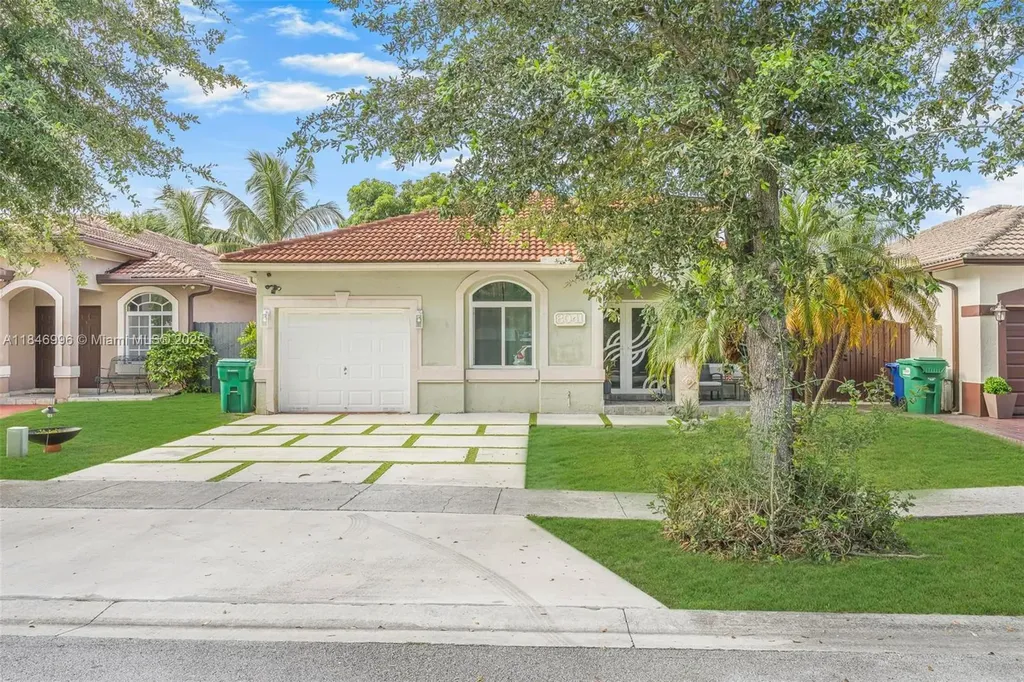 8041 NW 200th Terrace Hialeah FL 33015