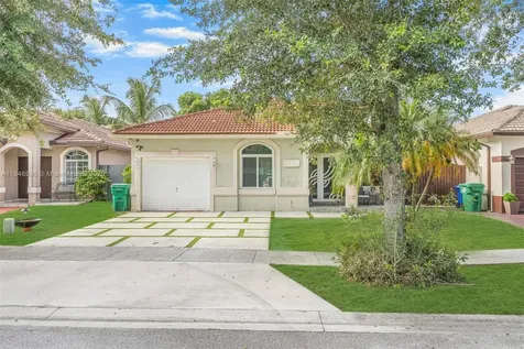 8041 NW 200th Terrace Hialeah FL 33015
