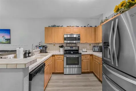 8041 NW 200th Terrace Hialeah FL 33015
