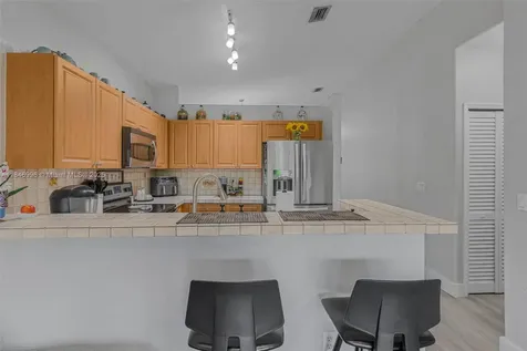 8041 NW 200th Terrace Hialeah FL 33015