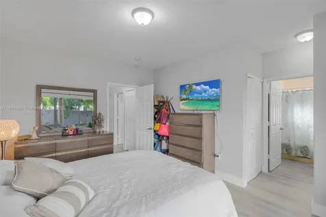 8041 NW 200th Terrace Hialeah FL 33015