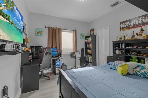 8041 NW 200th Terrace Hialeah FL 33015