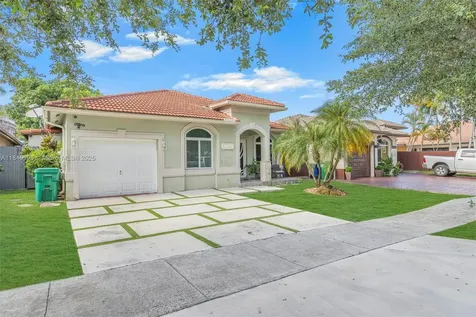 8041 NW 200th Terrace Hialeah FL 33015