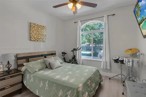 8041 NW 200th Terrace Hialeah FL 33015