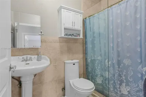 8041 NW 200th Terrace Hialeah FL 33015