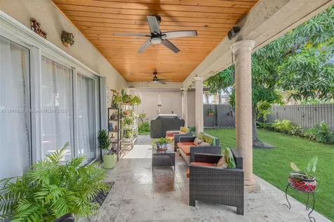 8041 NW 200th Terrace Hialeah FL 33015