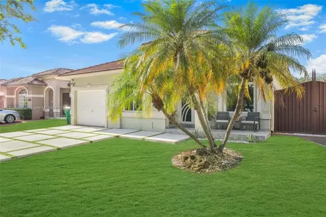 8041 NW 200th Terrace Hialeah FL 33015