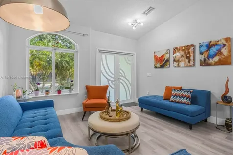 8041 NW 200th Terrace Hialeah FL 33015