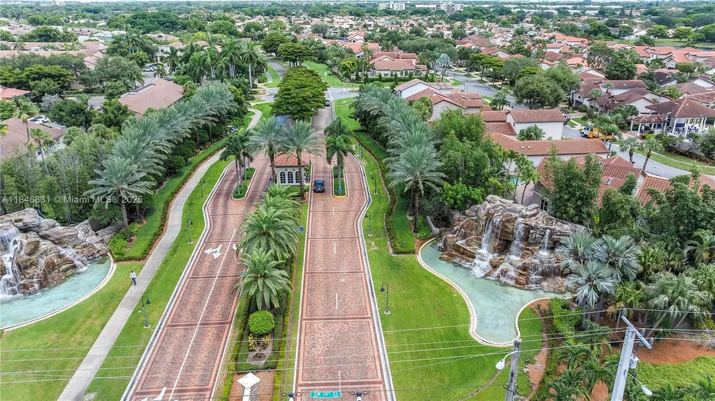 6603 Via Regina Boca Raton FL 33433