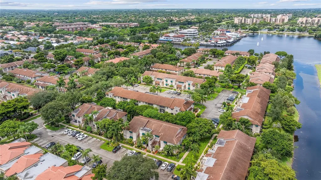 6603 Via Regina Boca Raton FL 33433