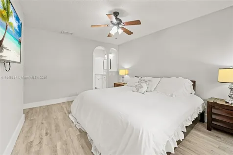 6603 Via Regina Boca Raton FL 33433