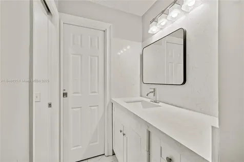 6603 Via Regina Boca Raton FL 33433