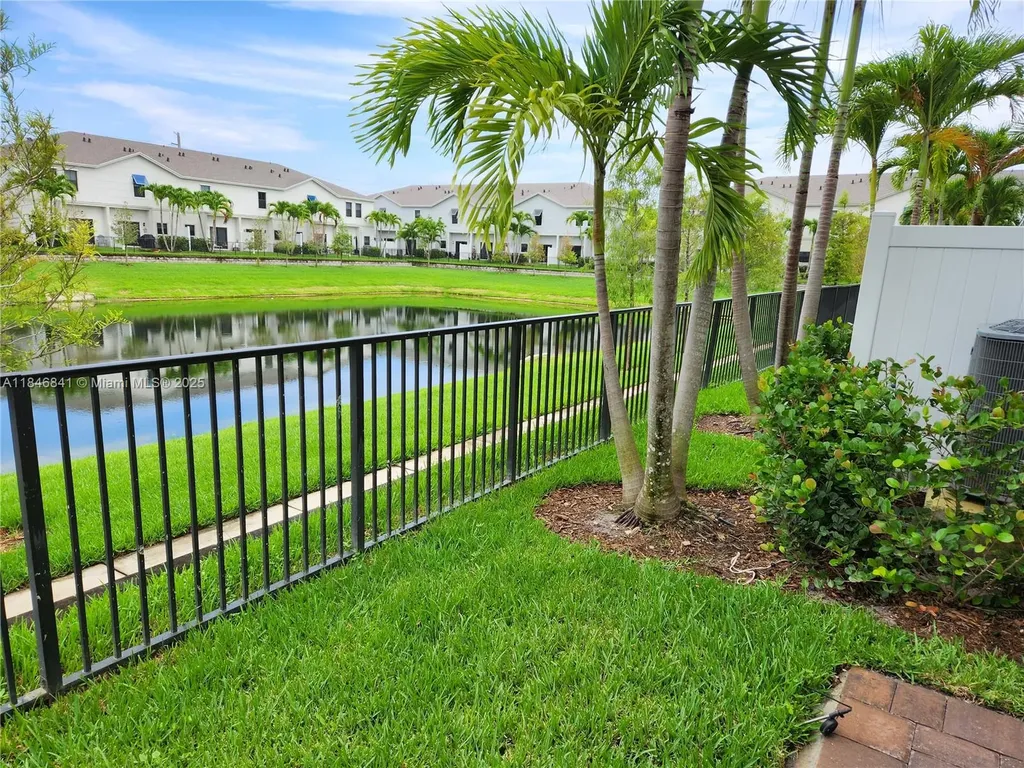 880 NW 3rd Way Pompano Beach FL 33060