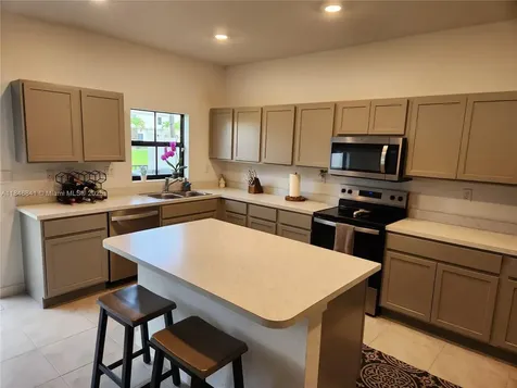 880 NW 3rd Way Pompano Beach FL 33060