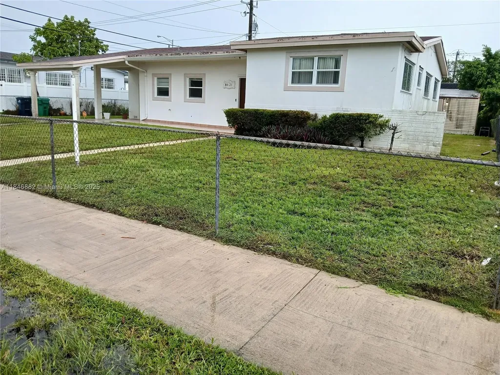 8621 SW 16th Terrace Miami FL 33155