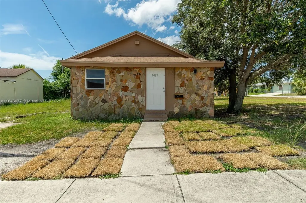 1021 W 33rd Street Riviera Beach FL 33404