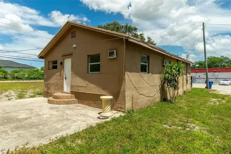 1021 W 33rd Street Riviera Beach FL 33404