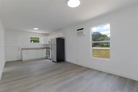 1021 W 33rd Street Riviera Beach FL 33404