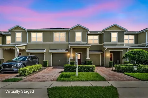 1367 Honey Blossom Orlando FL 32824
