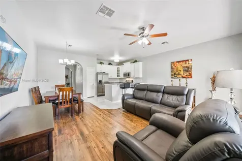 1367 Honey Blossom Orlando FL 32824