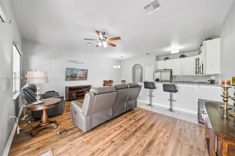 1367 Honey Blossom Orlando FL 32824