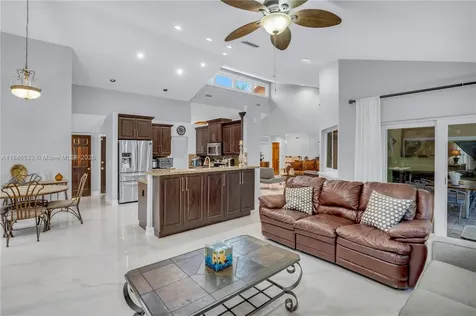 663 NW 107th Lane Coral Springs FL 33071