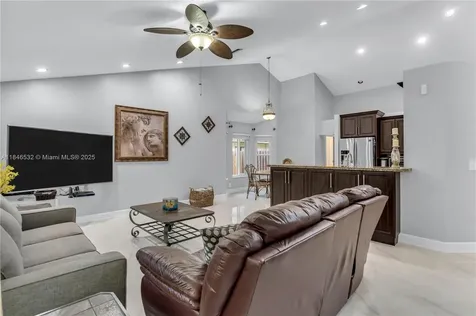 663 NW 107th Lane Coral Springs FL 33071