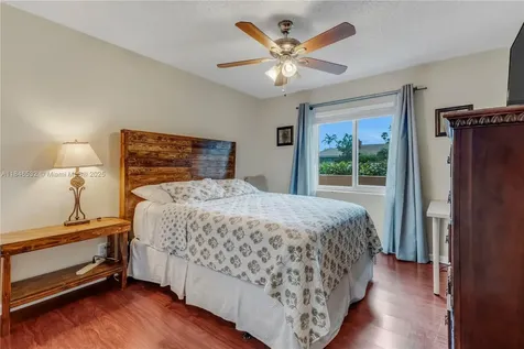 663 NW 107th Lane Coral Springs FL 33071