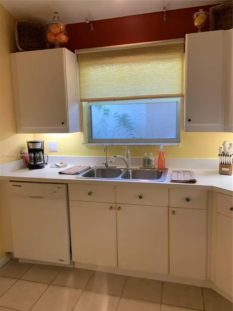 231 W Canterbury Drive W Palm Beach Gardens FL 33418