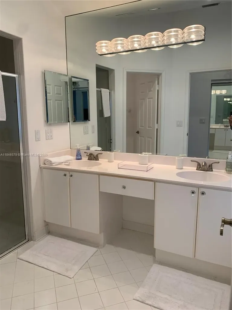 231 W Canterbury Drive W Palm Beach Gardens FL 33418