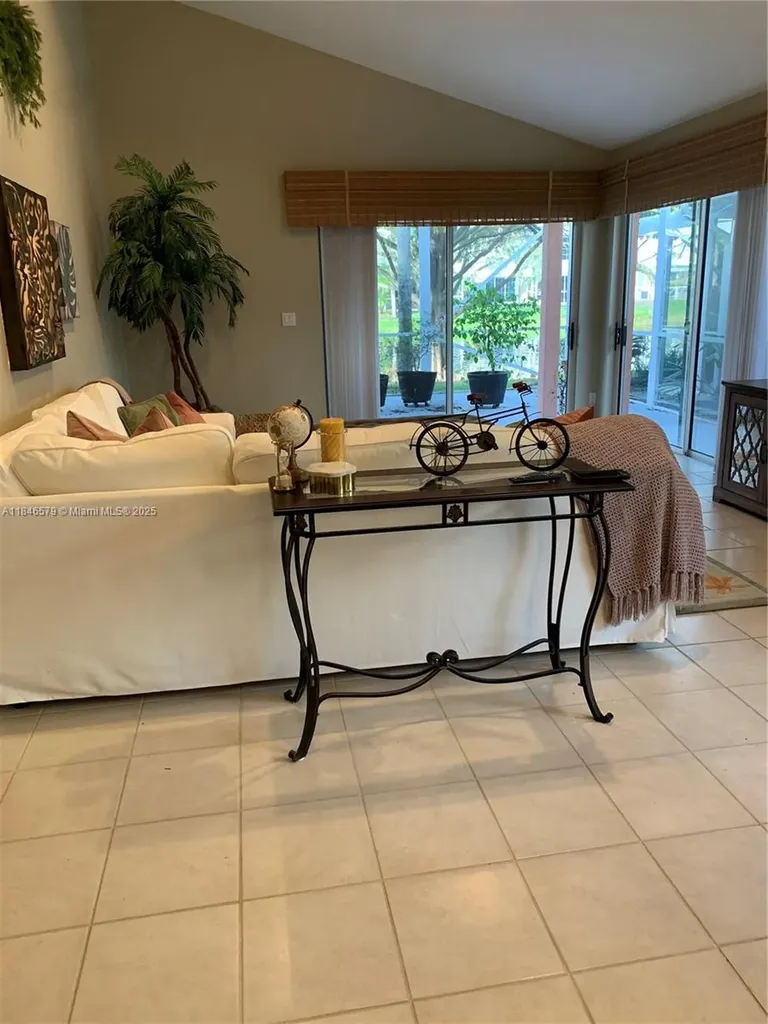 231 W Canterbury Drive W Palm Beach Gardens FL 33418
