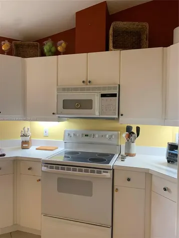 231 W Canterbury Drive W Palm Beach Gardens FL 33418