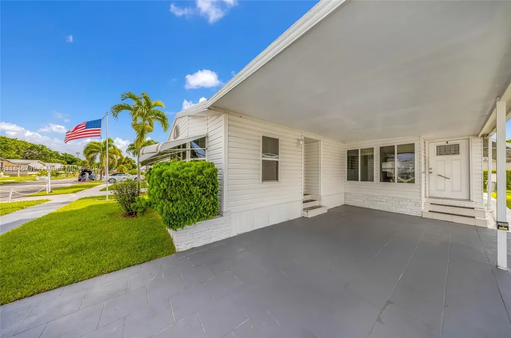 5298 NW 4th Terrace Deerfield Beach FL 33064
