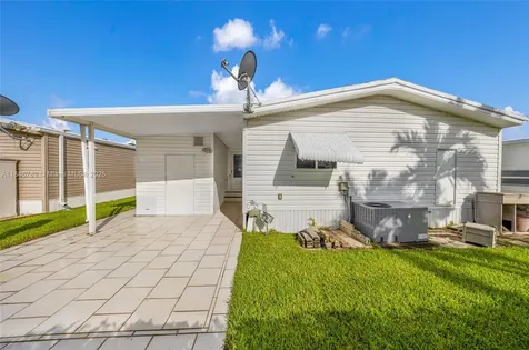 5298 NW 4th Terrace Deerfield Beach FL 33064