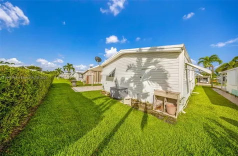 5298 NW 4th Terrace Deerfield Beach FL 33064