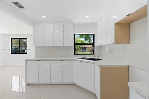 1212 N 22nd Avenue Hollywood FL 33020