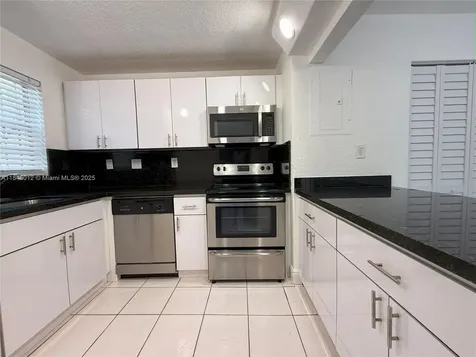 816 NW 87th Avenue Miami FL 33172