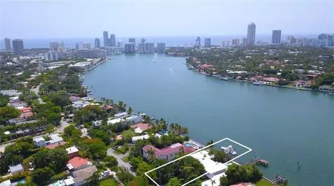1560 Bay Drive Miami Beach FL 33141