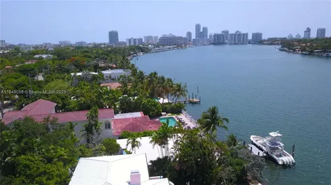 1560 Bay Drive Miami Beach FL 33141