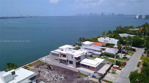 1560 Bay Drive Miami Beach FL 33141