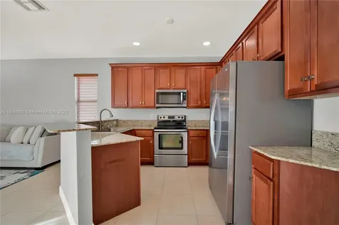 1081 NE 40th Road Homestead FL 33033