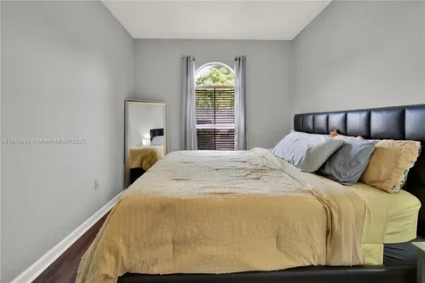 1081 NE 40th Road Homestead FL 33033