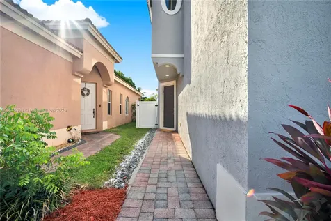 1081 NE 40th Road Homestead FL 33033