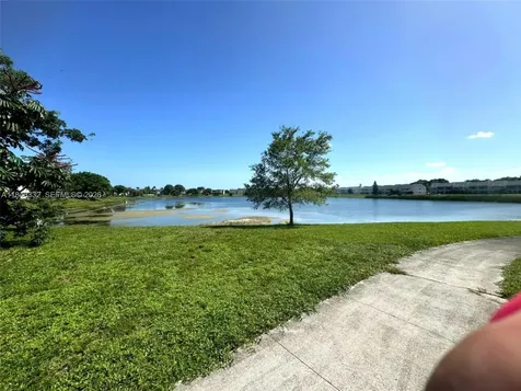 3453 NW 44th Street Oakland Park FL 33309