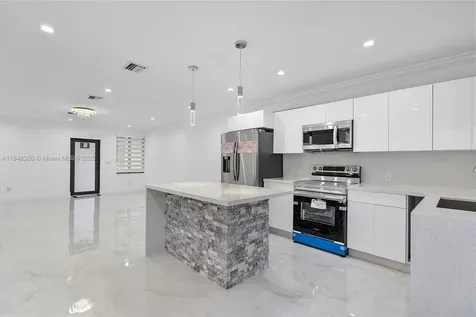 501 E 59th Street Hialeah FL 33013