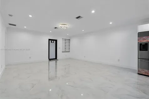 501 E 59th Street Hialeah FL 33013