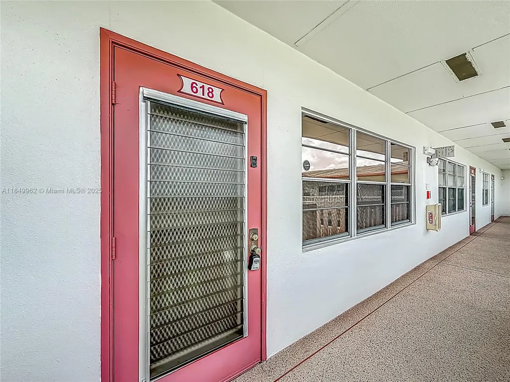 618 Fanshaw O Boca Raton FL 33434