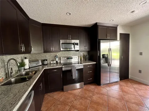 16406 SW 72nd Terrace Miami FL 33193