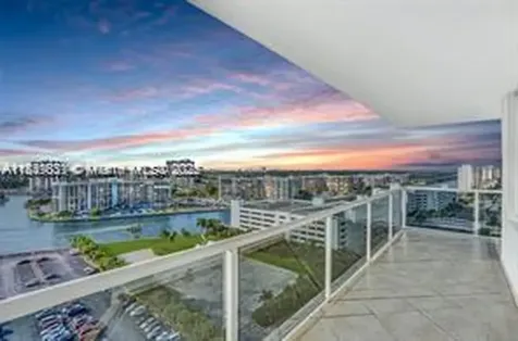 Hollywood FL 33019